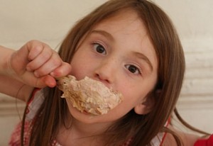 Már óvodáskorú gyermekeknél is figyelni kell a helyes táplálkozásra, hiszen az optimális fejődéshez elengedhetetlen a megfelelő táplálékbevitel.